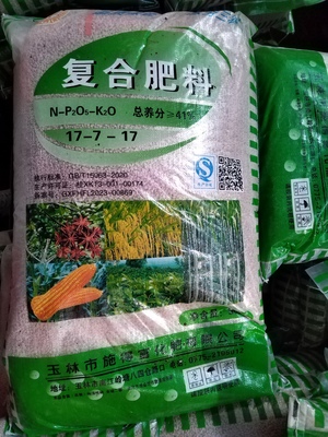 17-7-17高濃度復(fù)合肥，使用方法：一畝/40kg或者50kg。